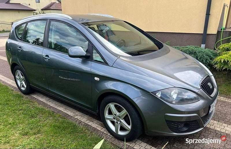 Grafitowy Używany 2012 Seat Altea XL Minivan | 14 900 zł (Uczciwa cena) - Obraz 1/4