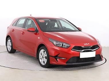 Czerwony Używany 2023 Kia Ceed 2 Hatchback | 81 999 zł (Uczciwa cena) - Obraz 1/4