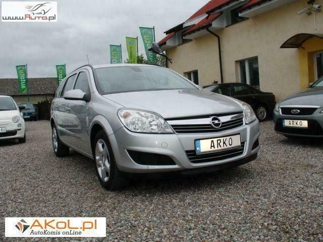 Używany Opel Astra 110 KM (80 kW) 2008 Srebrny (metalik) Sedan/Limuzyna