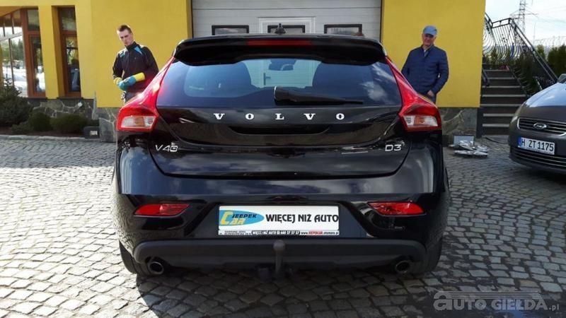 Używany Volvo V40 150 KM (110 kW) 2012 Czarny metalik Kombi