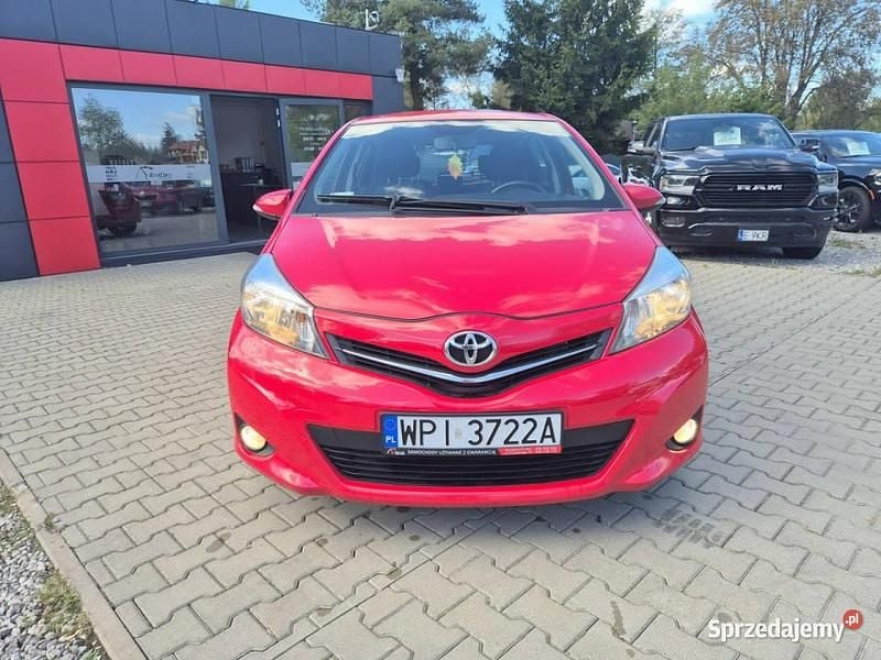 Czerwony Używany 2014 Toyota Yaris Hatchback | 23 900 zł (Dobra cena) - Obraz 1/4