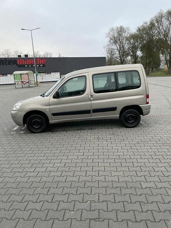Brązowobeżowy Używany 2007 Citroën Berlingo Minivan | 6500 zł (Dość drogi) - Obraz 1/4