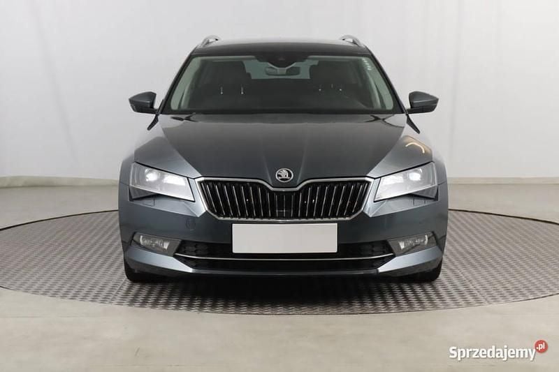 Szary Używany 2017 Skoda Superb Kombi | 57 499 zł (Uczciwa cena) - Obraz 1/4