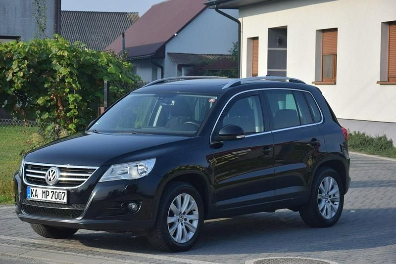 Czarny (metalik) Używany 2010 VW Tiguan SUV | 31 900 zł (Uczciwa cena) - Obraz 1/4