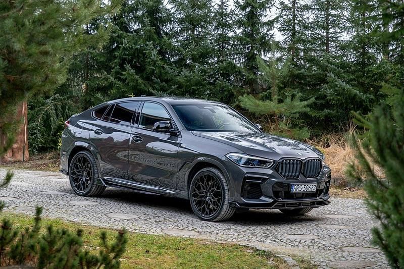Szary (metalik) Używany 2023 BMW X6 SUV | 369 777 zł - Obraz 1/4