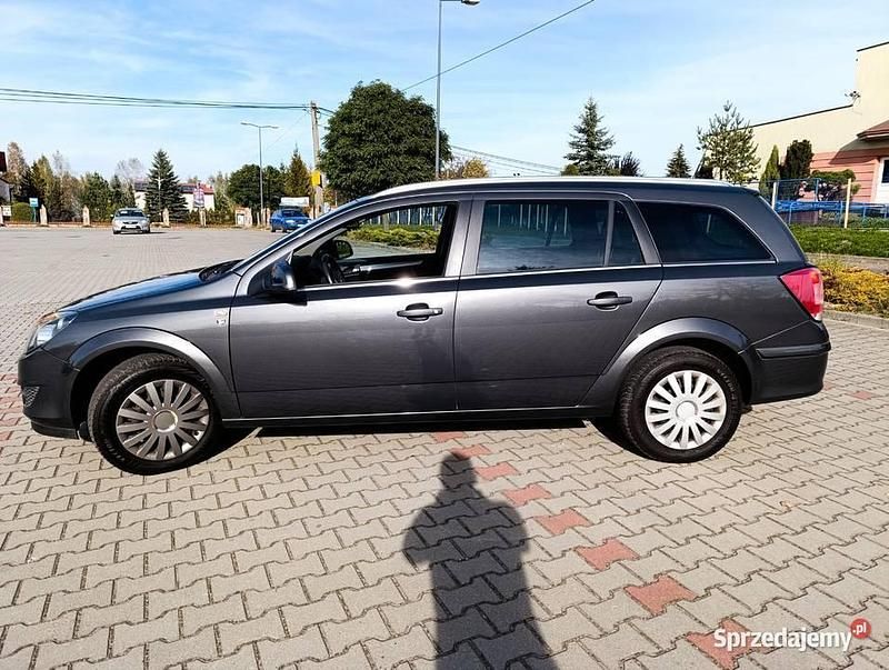 Używany 2010 Opel Astra Kombi | 10 700 zł (Super Cena) - Obraz 1/4