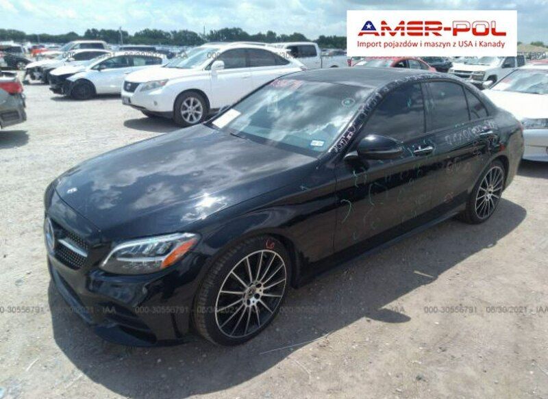 Używany Mercedes C300 255 KM (187 kW) 2019 Czarny Sedan/Limuzyna