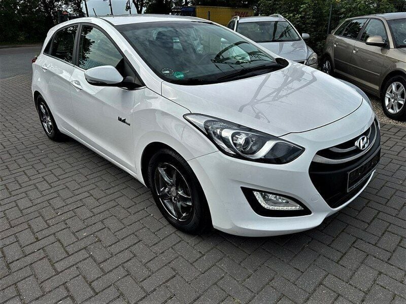 Używany Hyundai i30 Premium 110 KM (80 kW) 2014 Biały Hatchback