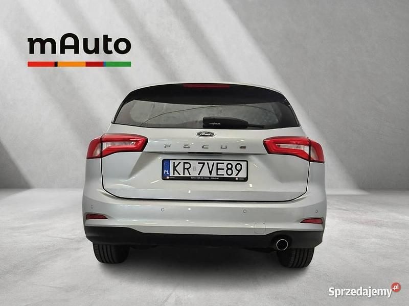 Używany Ford Focus Trend 120 KM (88 kW) 2020 Srebrny (metalik) Kombi