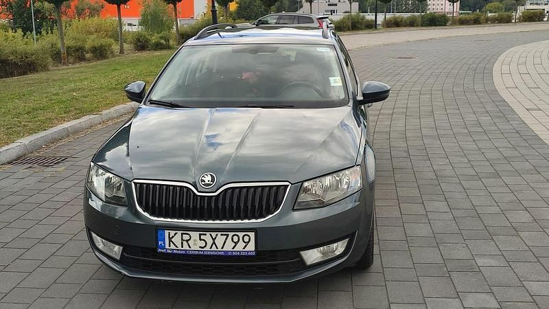 Szary Używany 2016 Skoda Octavia Kombi | 35 900 zł (Uczciwa cena) - Obraz 1/4