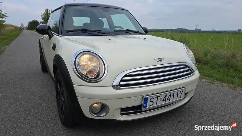 Żółty Używany 2009 Mini Cooper Coupé Coupe | 17 500 zł - Obraz 1/4