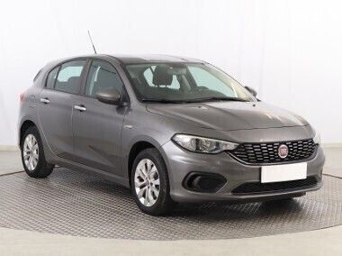 Szary Używany 2017 Fiat Tipo Hatchback | 39 999 zł (Uczciwa cena) - Obraz 1/4