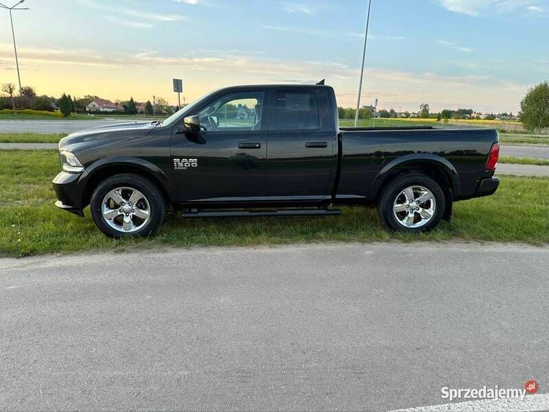 Czarny Używany 2019 RAM 1500 Pickup | 120 000 zł (Dobra cena) - Obraz 1/4