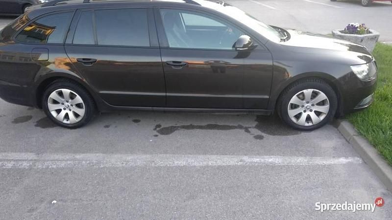 Używany Skoda Superb 170 KM (125 kW) 2014 Brązowy Kombi