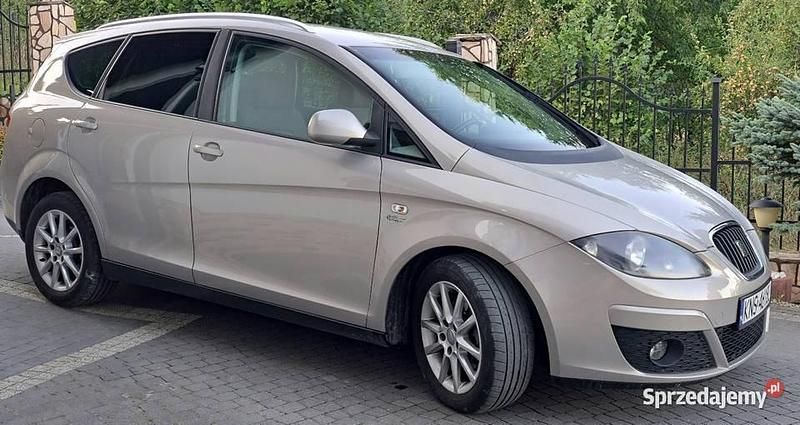 Szary Używany 2012 Seat Altea XL Minivan | 24 900 zł (Dość drogi) - Obraz 1/4