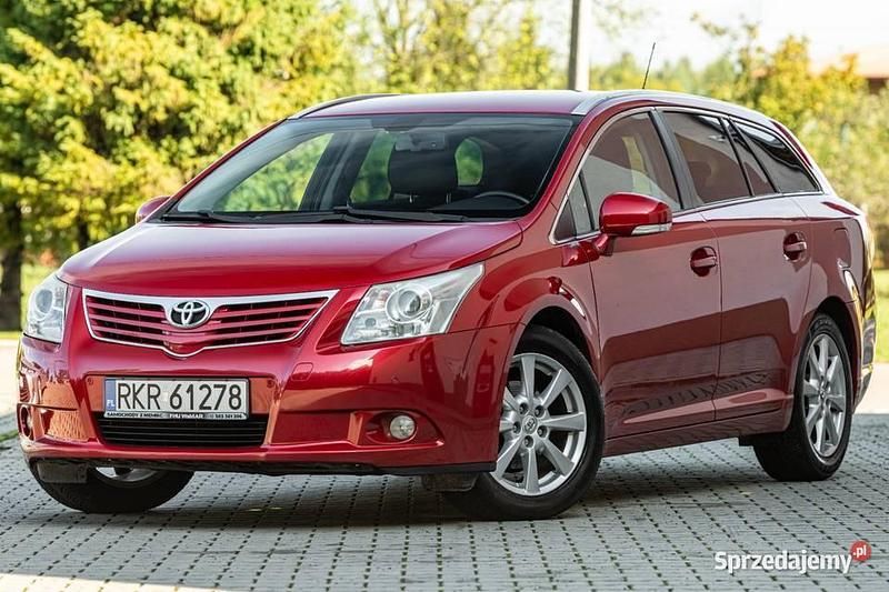 Czerwony Używany 2009 Toyota Avensis Kombi | 23 900 zł (Uczciwa cena) - Obraz 1/4