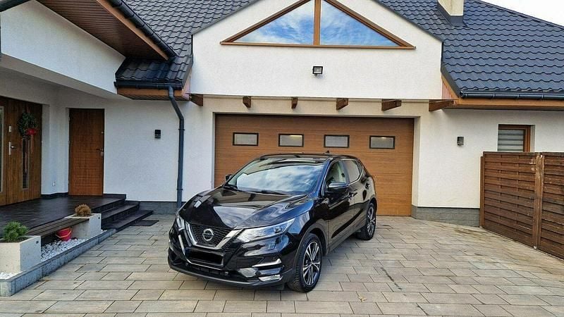 Czarny Używany 2018 Nissan Qashqai SUV | 53 900 zł (Super Cena) - Obraz 1/4