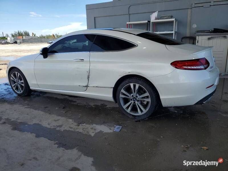 Biały Używany 2016 Mercedes C300 Coupe | 62 000 zł - Obraz 1/4