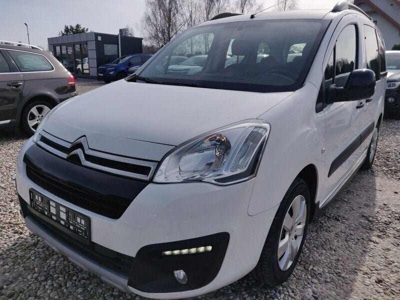 Biały Używany 2016 Citroën Berlingo Minivan | 42 900 zł (Dość drogi) - Obraz 1/4