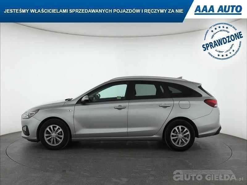 Używany Hyundai i30 120 KM (88 kW) 2022 Srebrny