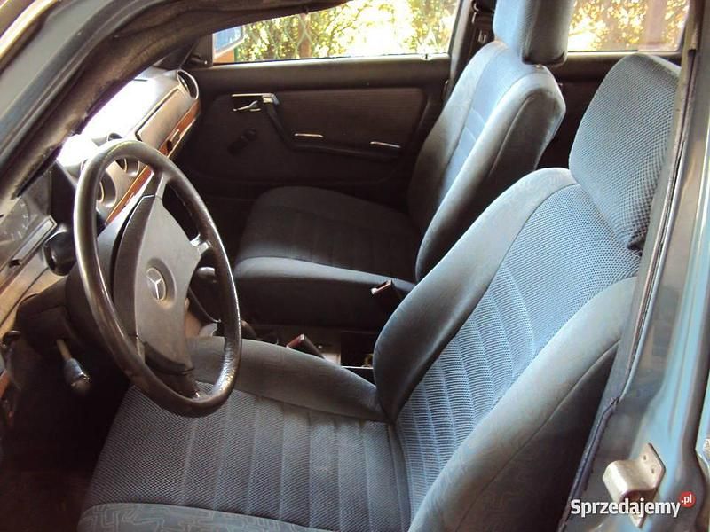 Używany Mercedes 240 1976