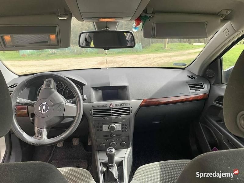 Srebrny Używany 2004 Opel Astra Hatchback | 6000 zł (Uczciwa cena) - Obraz 1/4