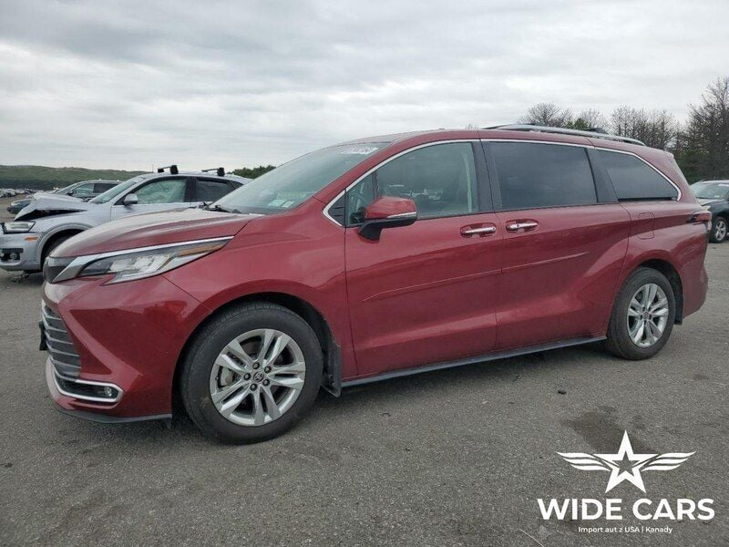 Bordowy (metalik) Używany 2022 Toyota Sienna Minivan | 88 800 zł - Obraz 1/4