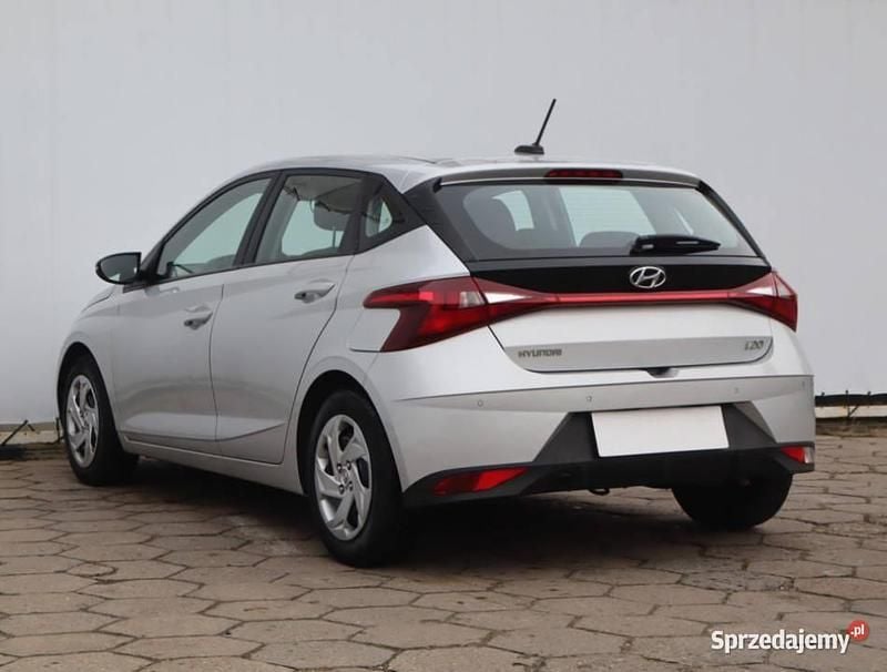 Używany Hyundai i20 84 KM (61 kW) 2022 Srebrny Hatchback