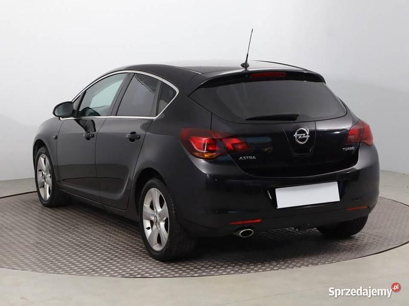 Używany Opel Astra 2010 Czarny Hatchback