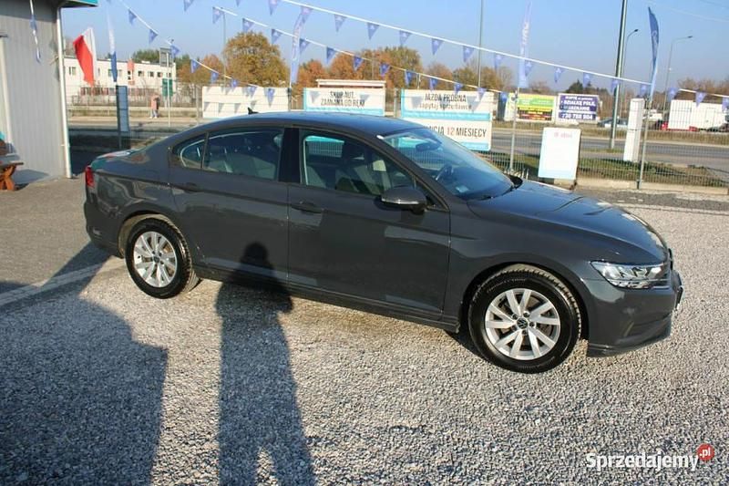 Używany VW Passat 150 KM (110 kW) 2021 Szary Sedan/Limuzyna