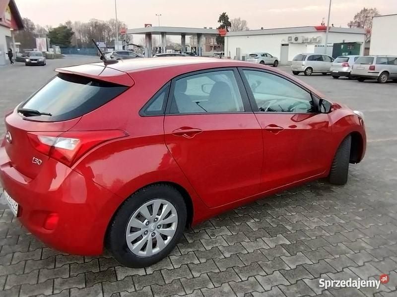 Używany Hyundai i30 2015 Czerwony Hatchback