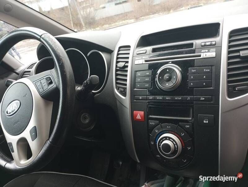 Czerwony Używany 2009 Kia Venga Hatchback | 16 000 zł (Uczciwa cena) - Obraz 1/4