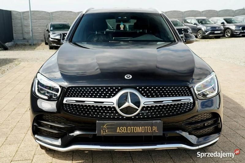 Czarny Używany 2022 Mercedes GLC300e SUV | 174 700 zł - Obraz 1/4