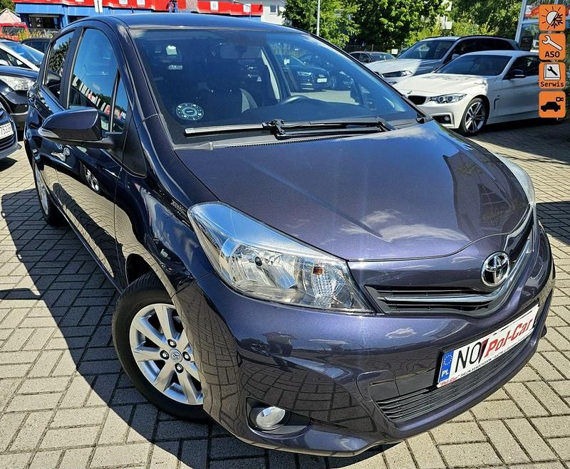Fioletowy Używany 2014 Toyota Yaris Hatchback | 33 900 zł (Dość drogi) - Obraz 1/4