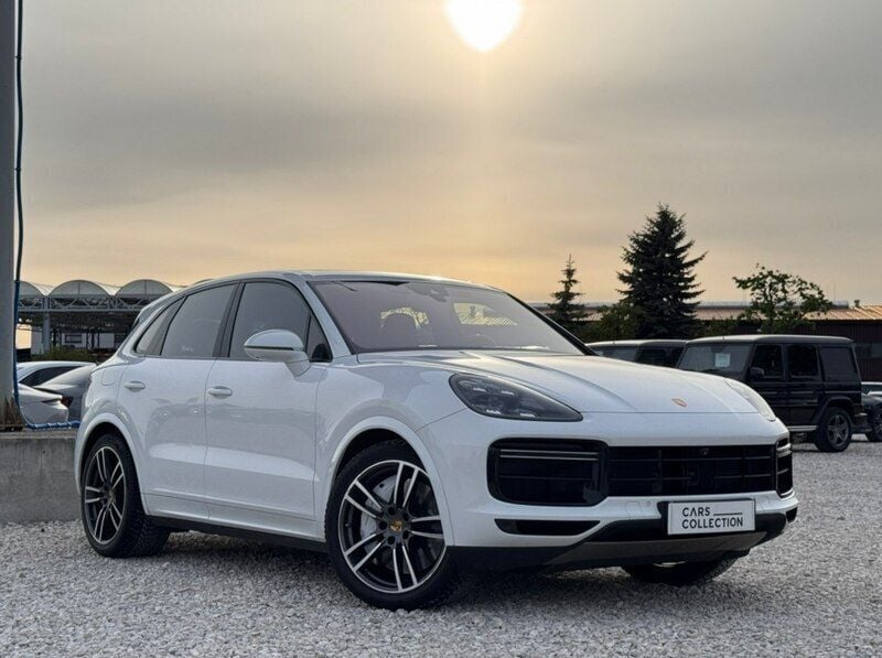 Biały (metalik) Używany 2018 Porsche Cayenne Turbo SUV | 284 900 zł - Obraz 1/4