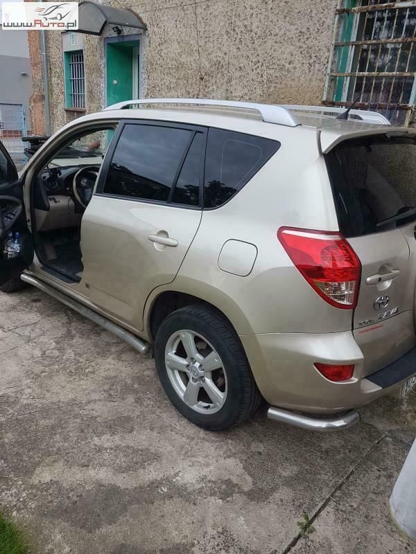 Używany Toyota RAV4 136 KM (100 kW) 2007 Złoty (metalik) SUV