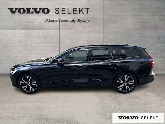 Używany Volvo V60 197 KM (144 kW) 2025 Czarny Kombi