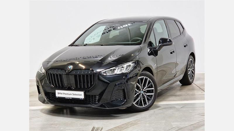 Czarny szafir metalizowany Używany 2024 BMW 218 Active Tourer Luxury Line Minivan | 144 900 zł (Uczciwa cena) - Obraz 1/3