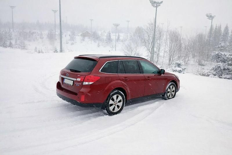 Używany Subaru Outback Active 2010 Czerwony SUV