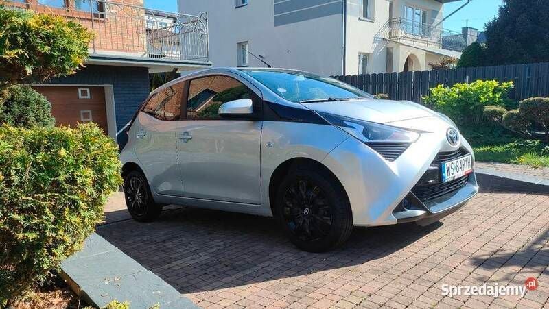 Srebrny Używany 2020 Toyota Aygo X-play Hatchback | 36 900 zł (Dobra cena) - Obraz 1/4