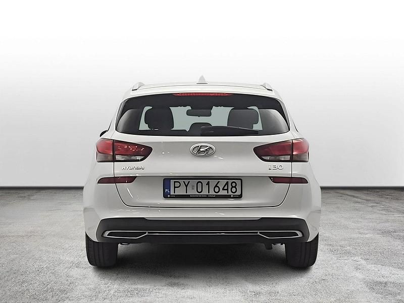 Używany Hyundai i30 110 KM (80 kW) 2022 Biały Kombi