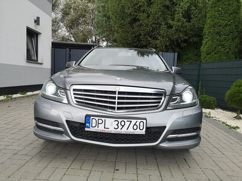 Używany Mercedes C200 Elegance 184 KM (135 kW) 2012 Inny (metalik) Kombi