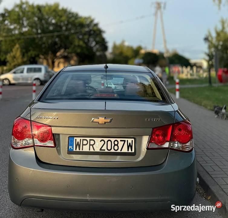 Szary Używany 2011 Chevrolet Cruze Sedan/Limuzyna | 13 500 zł (Uczciwa cena) - Obraz 1/4