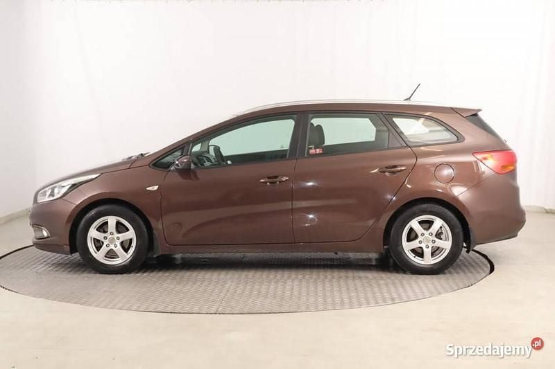 Używany Kia Ceed 135 KM (99 kW) 2014 Brązowy Hatchback