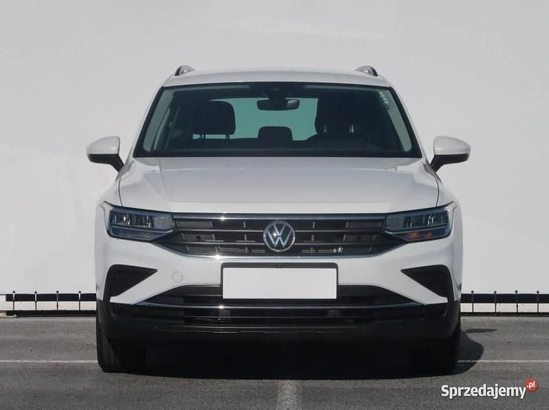 Biały Używany 2021 VW Tiguan SUV | 107 999 zł (Uczciwa cena) - Obraz 1/4