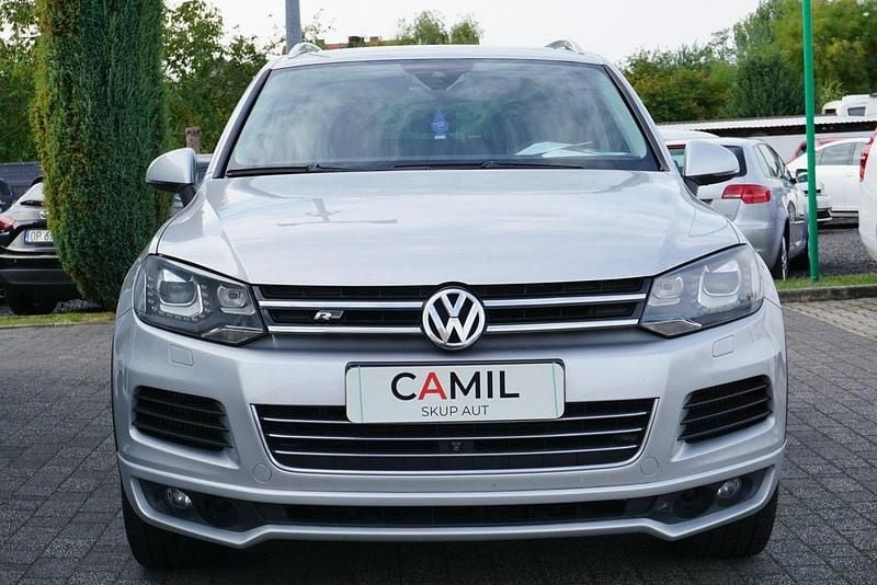 Srebrny (metalik) Używany 2011 VW Touareg R-line SUV | 69 000 zł - Obraz 1/2