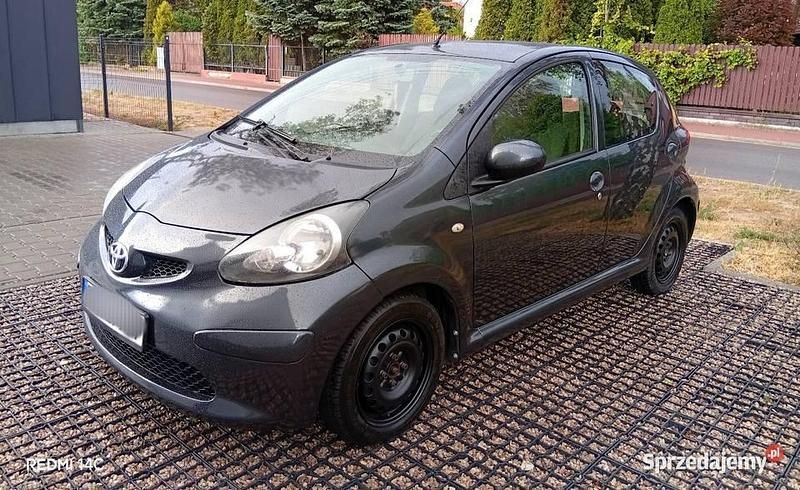 Szary Używany 2008 Toyota Aygo Hatchback | 8900 zł (Uczciwa cena) - Obraz 1/4