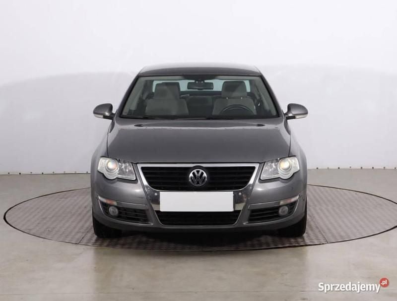 Używany VW Passat 122 KM (89 kW) 2005 Szary Sedan/Limuzyna