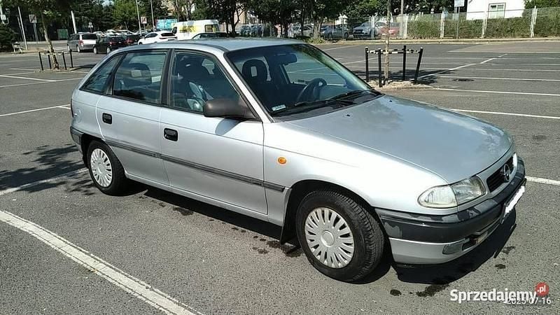 Srebrny Używany 1999 Opel Astra Hatchback | 2500 zł (Uczciwa cena) - Obraz 1/4