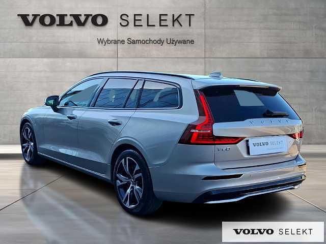 Używany Volvo V60 197 KM (144 kW) 2025 Szary Kombi
